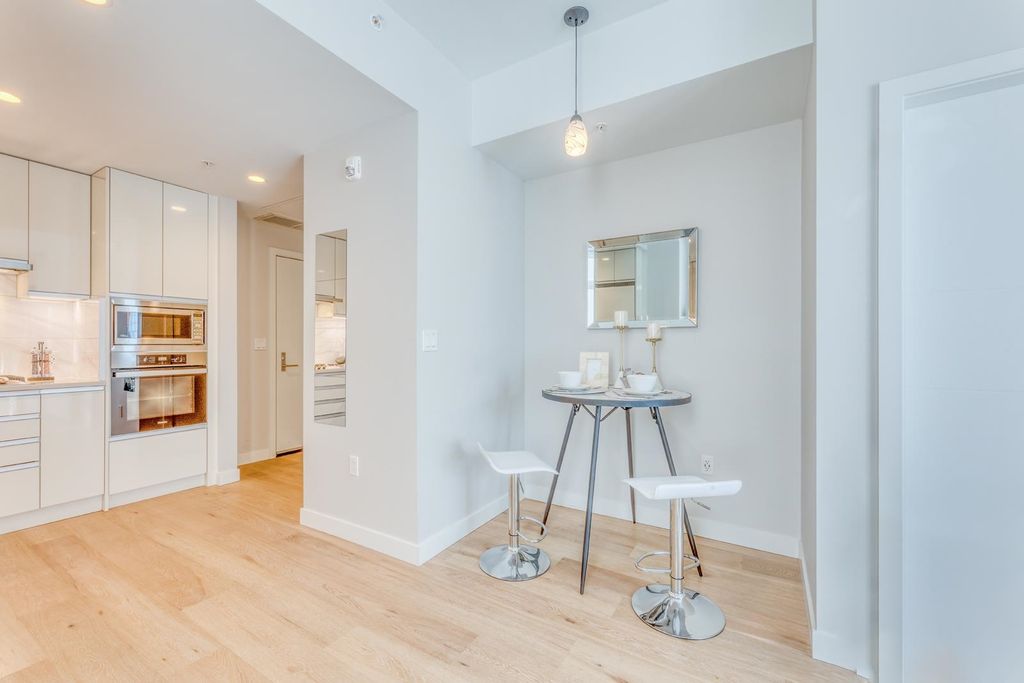 listing image 1108128360669572545