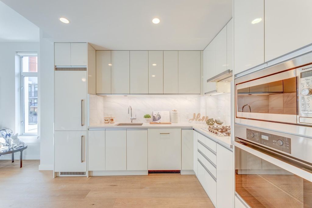 listing image 1109362495530457368