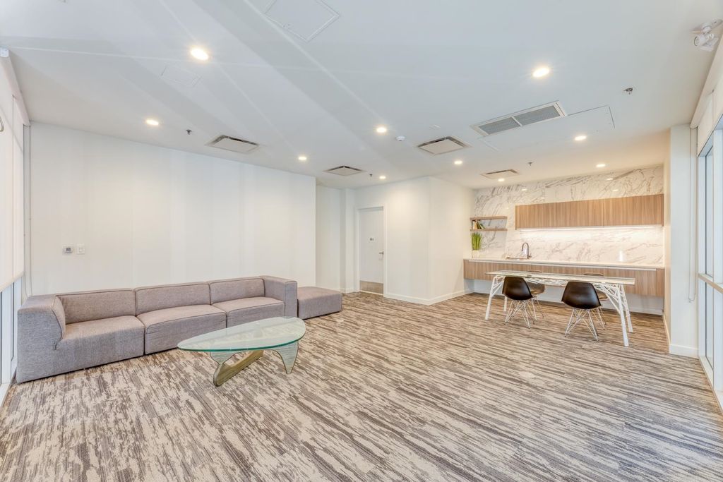 listing image 1102628847315559154