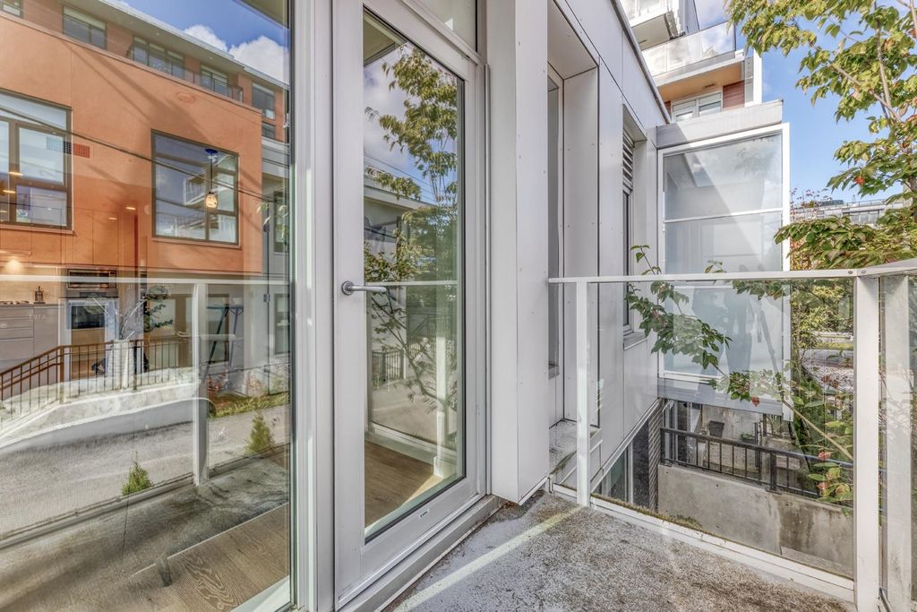 listing image 1101829796987029572