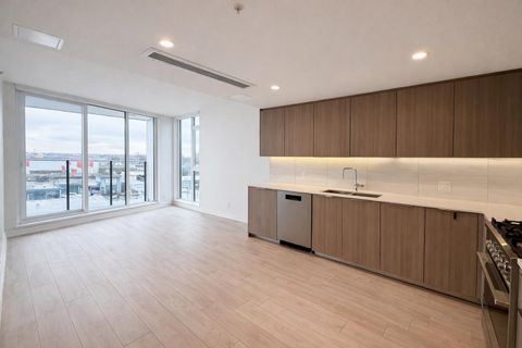 1401 Hunter Street 405 North Vancouver BC V7J 0E2