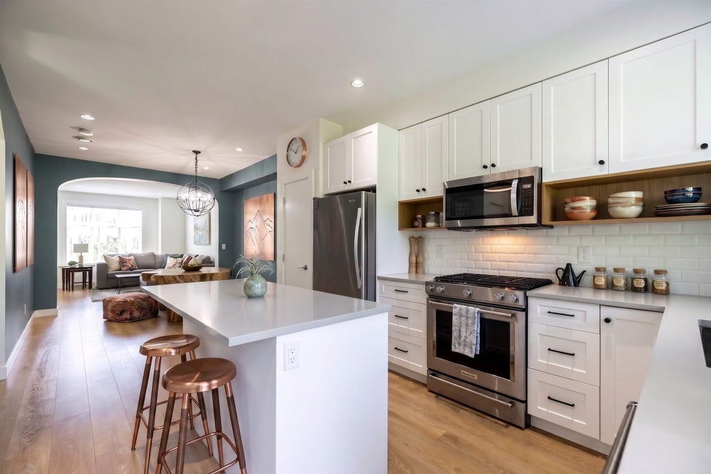 Photo of 27735 Roundhouse Drive #54, Abbotsford, BC V4X 0B9 (MLS # R3160150)