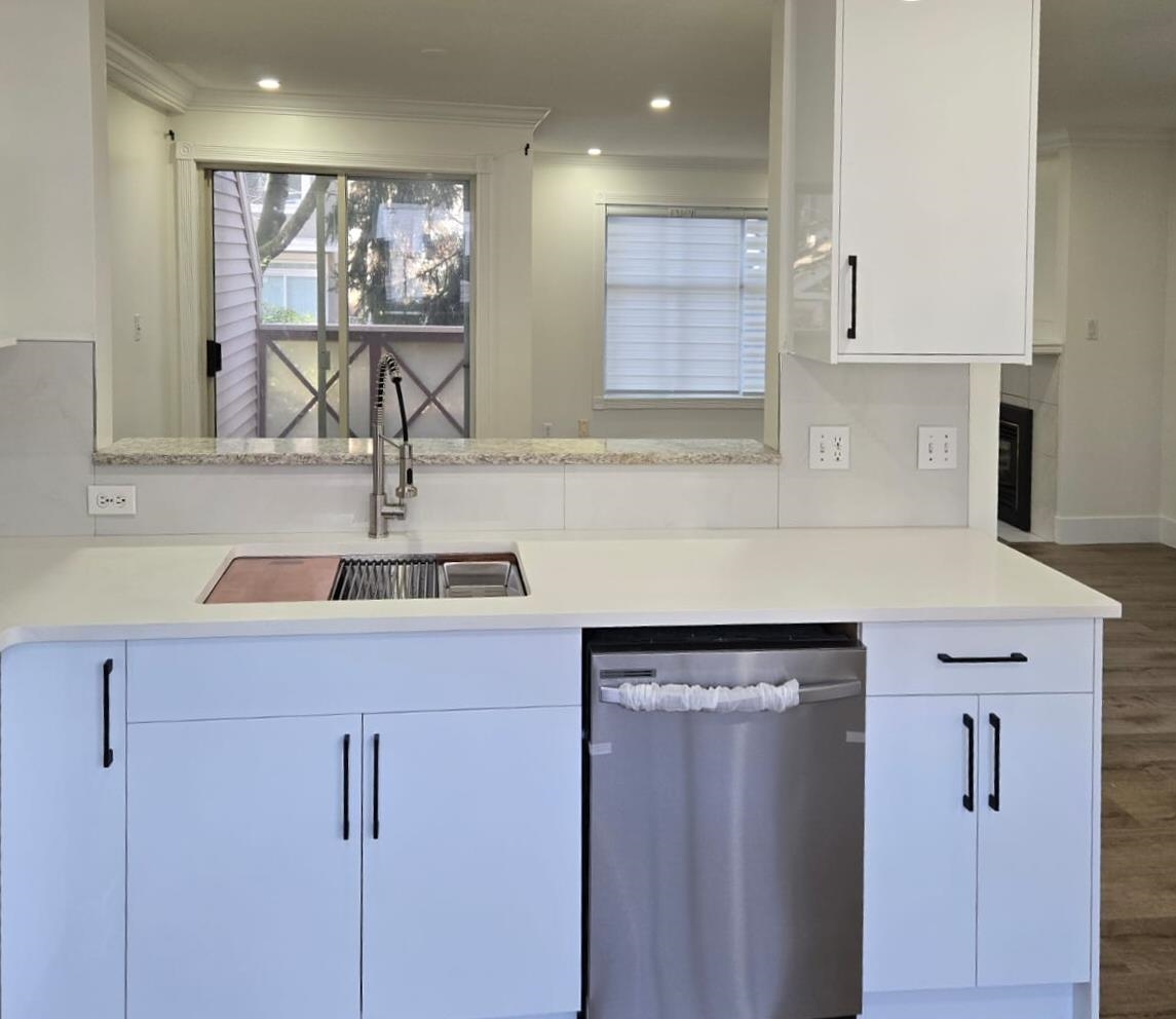 2450 Hawthorne Avenue 53