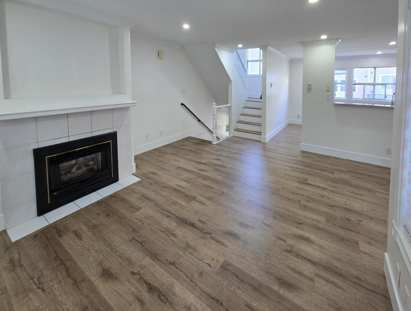 2450 Hawthorne Avenue 53