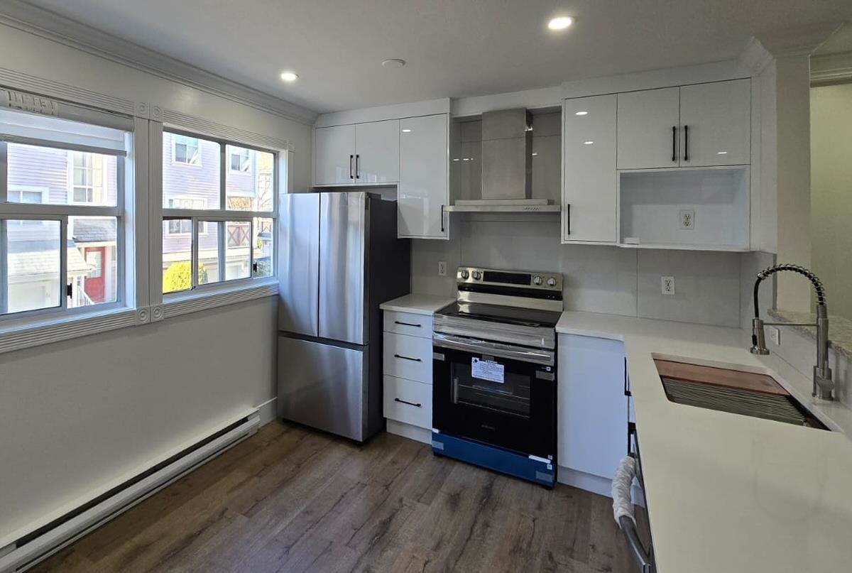 2450 Hawthorne Avenue 53