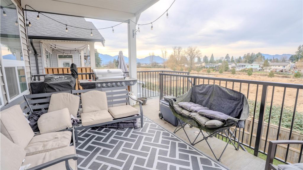 Photo of 9279 Sitka Place, Chilliwack, BC V2P 8B6 (MLS # R3096274)