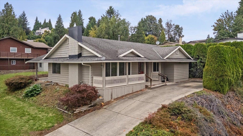 Photo of 9951 Hillcrest Drive, Chilliwack, BC V2P 7P4 (MLS # R3162196)