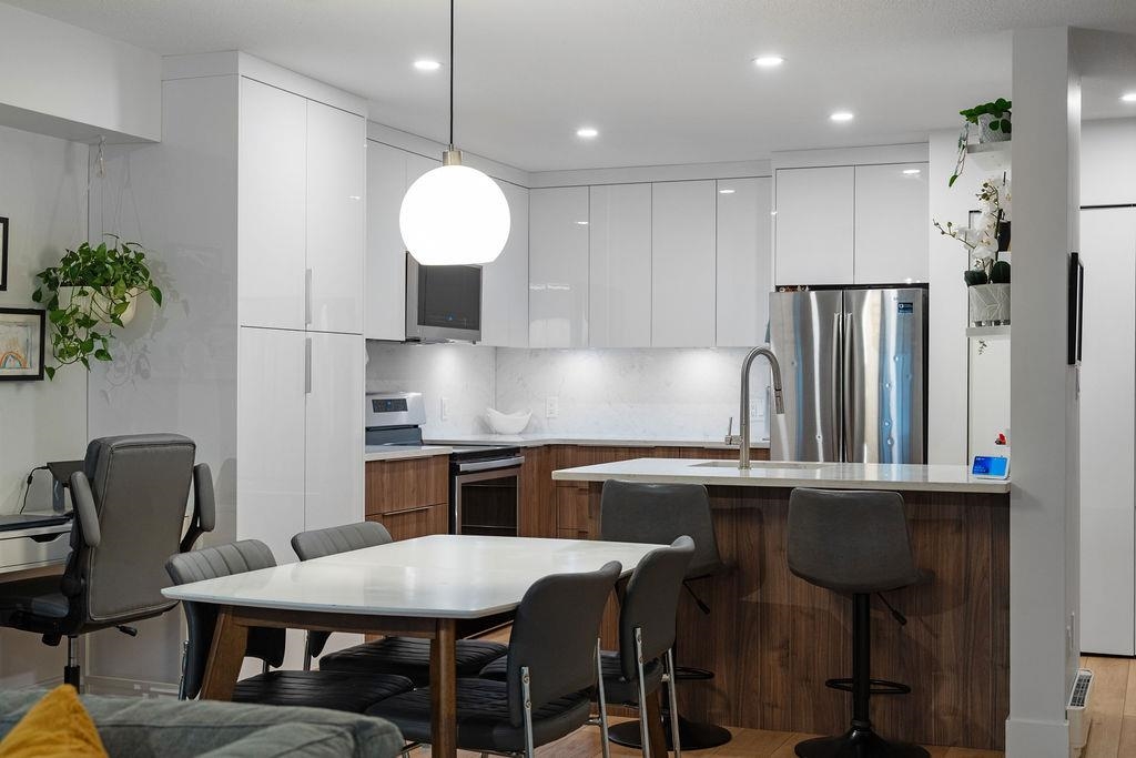 3978 Albert Street 110