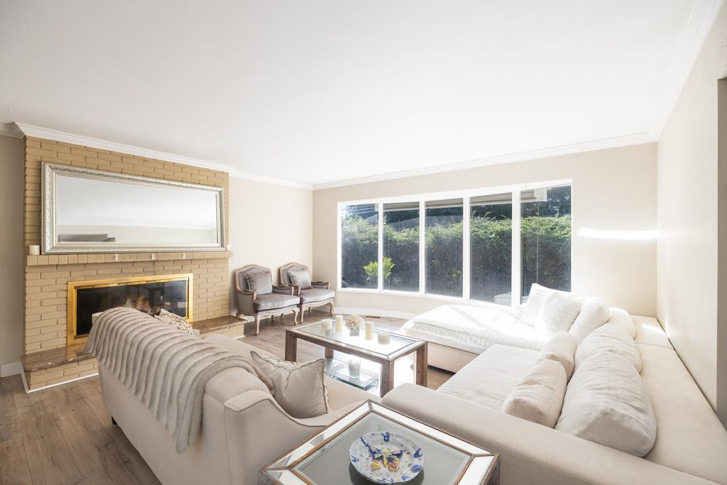 listing image 1100684346600141005