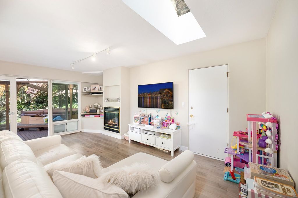 listing image 1104542703525933640