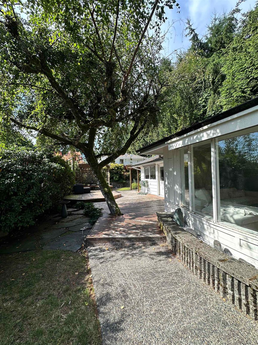 listing image 1102568405767200858