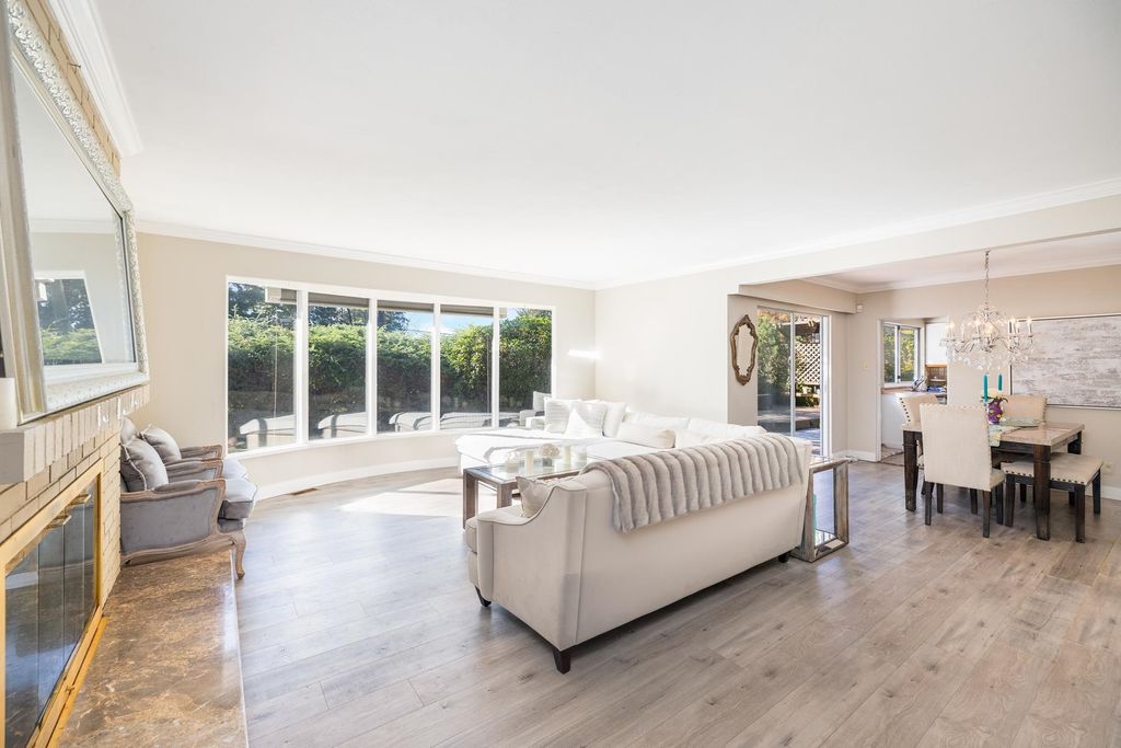 listing image 1106478959362008579