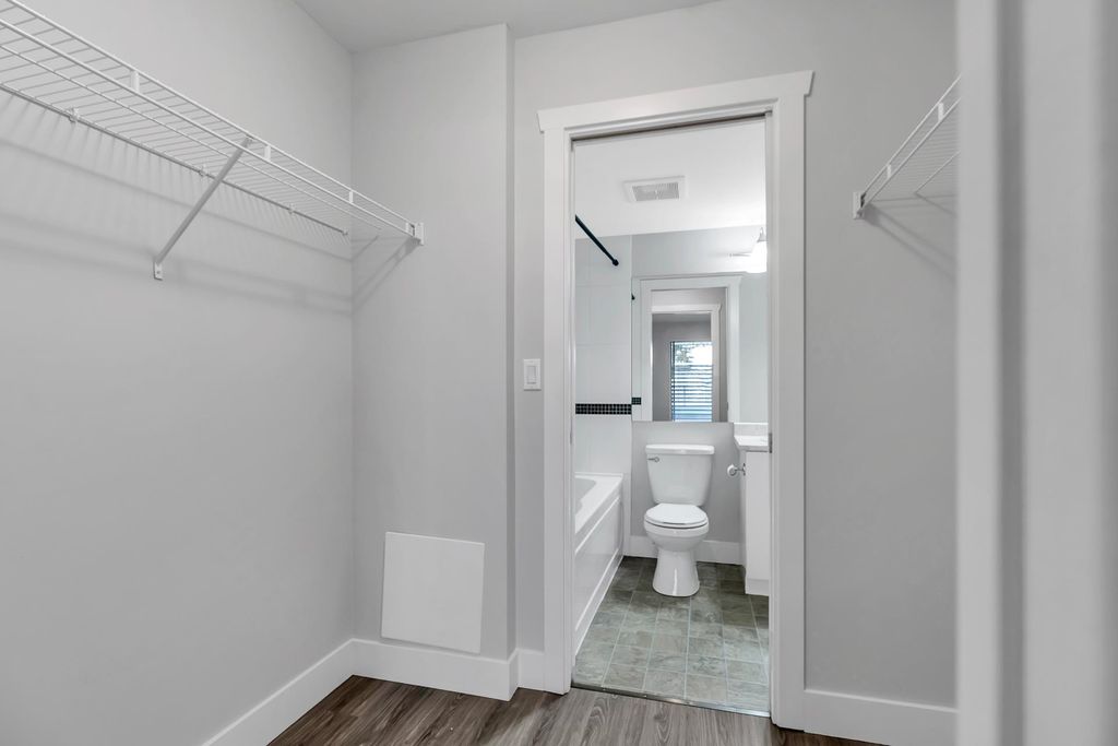 listing image 1105294826986659908