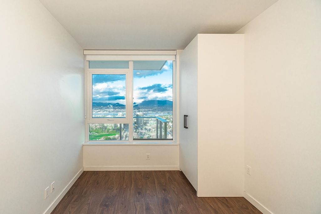 listing image 1100926333419369825