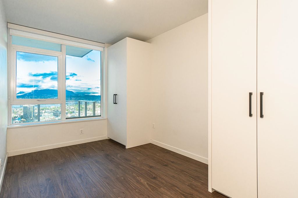 listing image 1106794666394080767