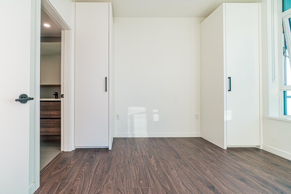 listing image 1102678475537425048