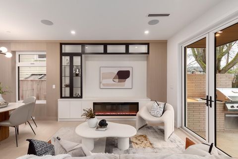 2976 W 13th Avenue 2 Vancouver BC V6K 2T9