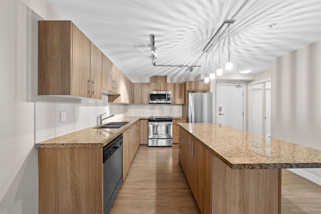 Photo of 12075 Edge Street #313, Maple Ridge, BC V2X 9E6 (MLS # R3108325)