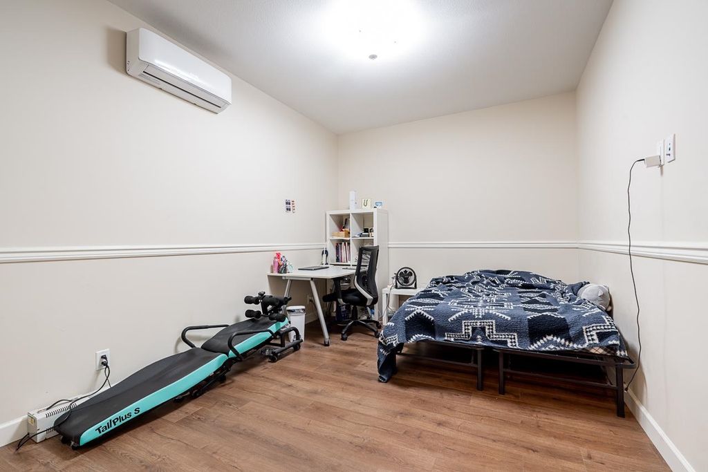 listing image 1104264837525822973