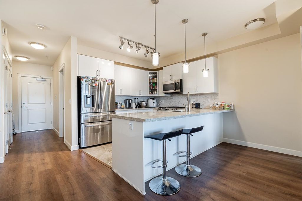 listing image 1106382742268100797