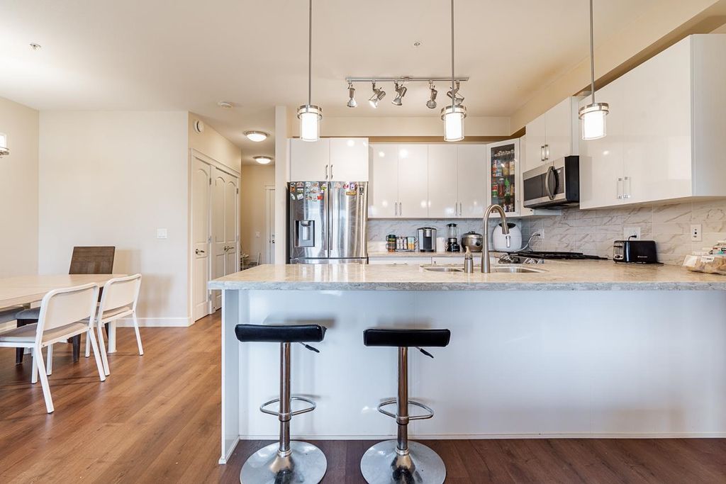 listing image 1107024296015149629