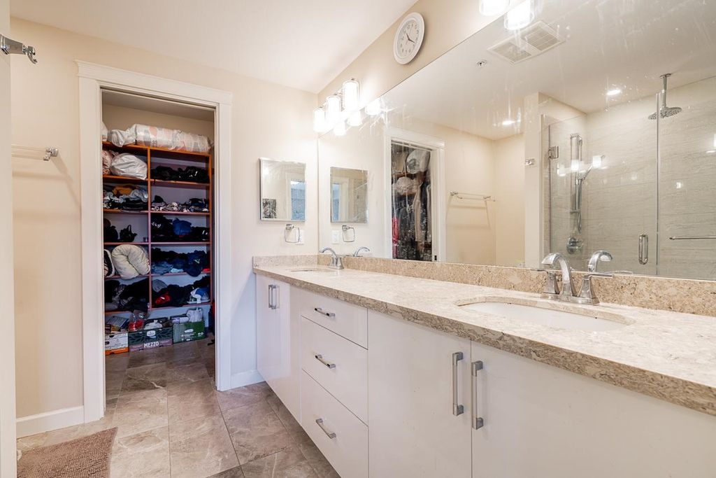 listing image 1101042081710785170