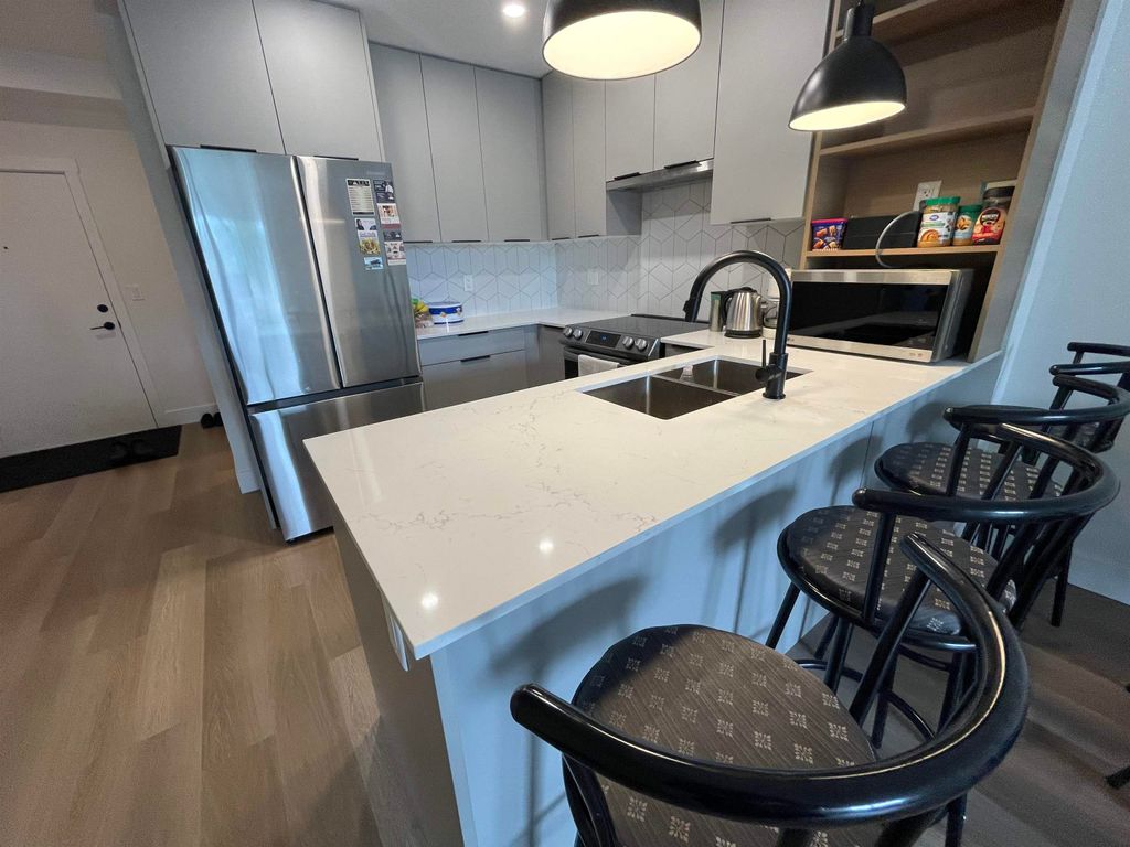 listing image 1107085473870474625