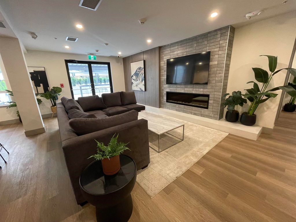 listing image 1102721909075449753