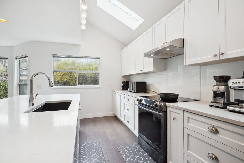 listing image 1102281147929774303