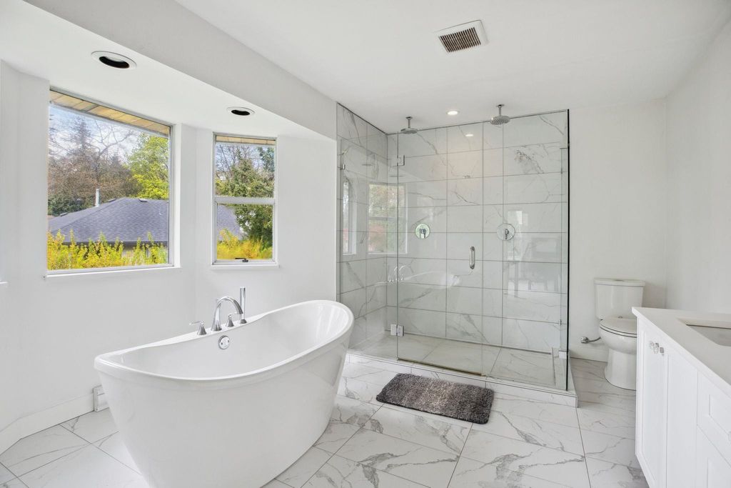 listing image 1108801724365859805
