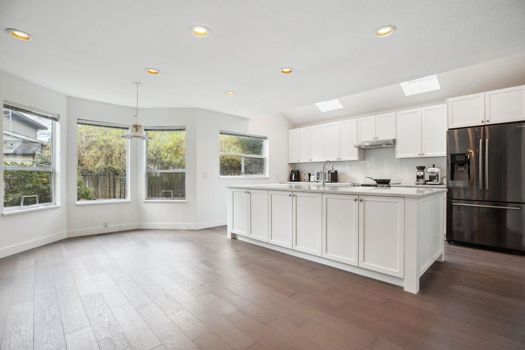 listing image 1106362854817827222