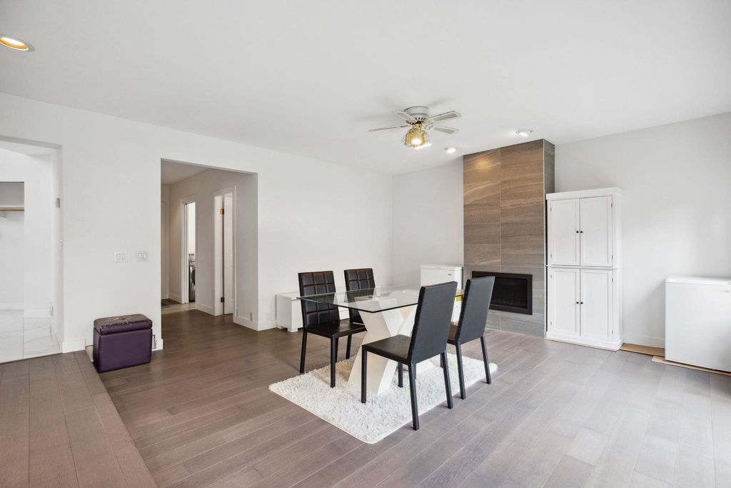 listing image 1105349753078095433
