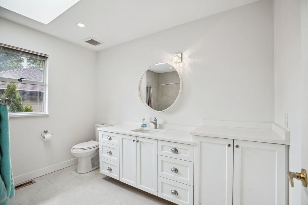 listing image 1105716544874693256