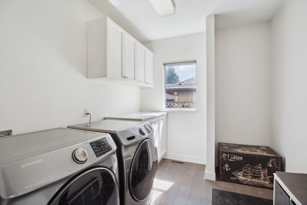 listing image 1109359333121687032