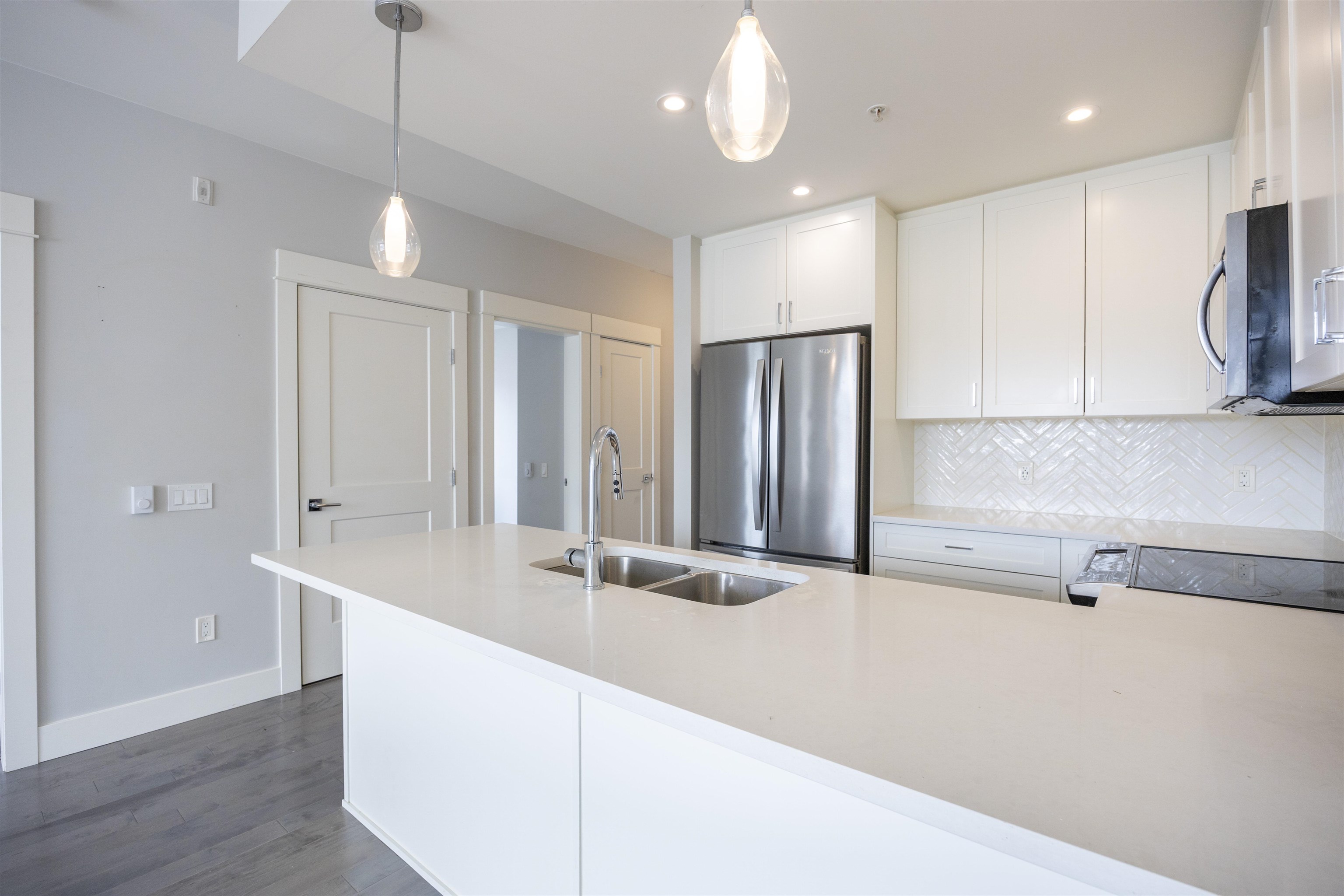 2180 Kelly Avenue 3507