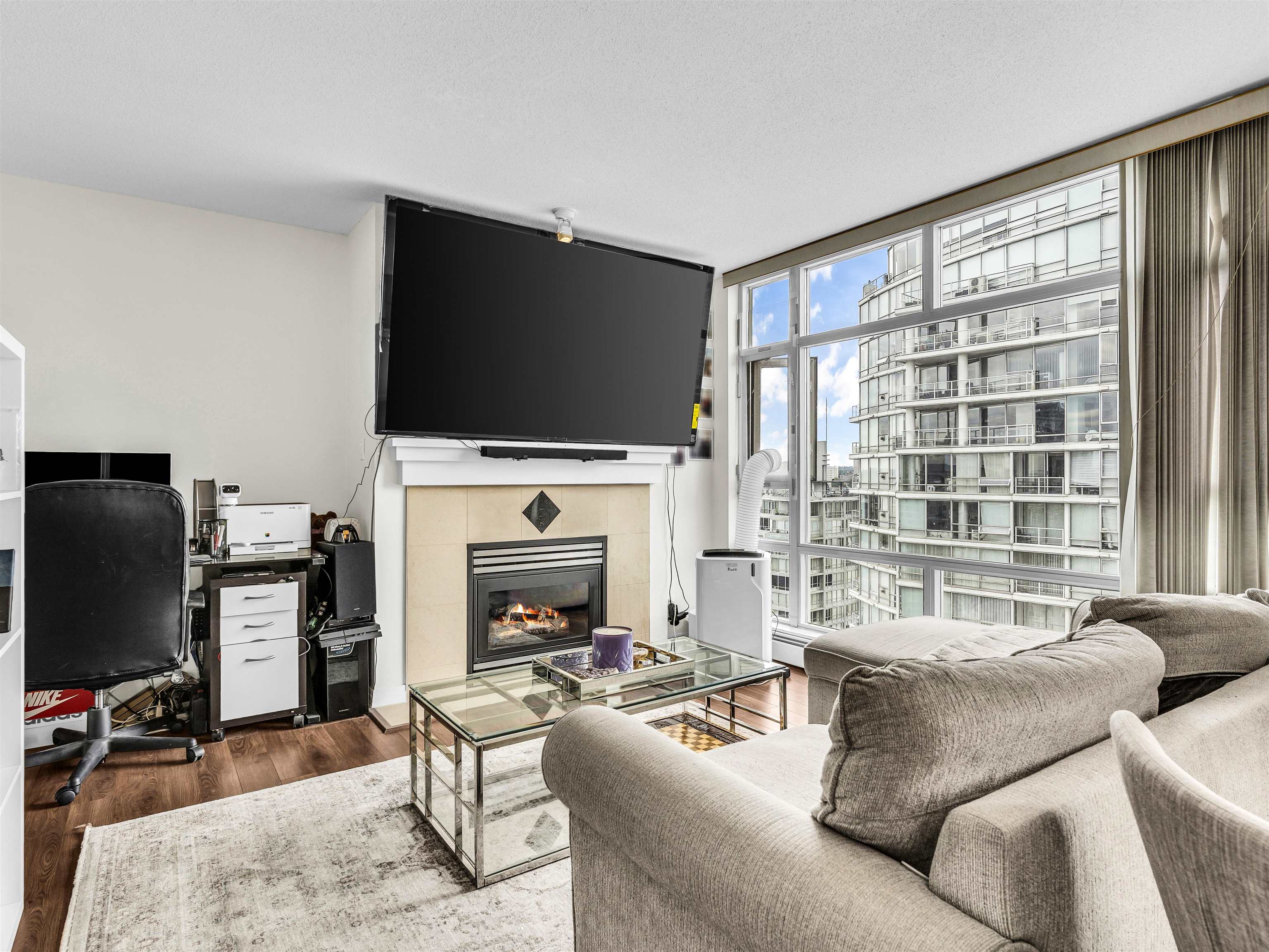 1199 Marinaside Crescent 2807