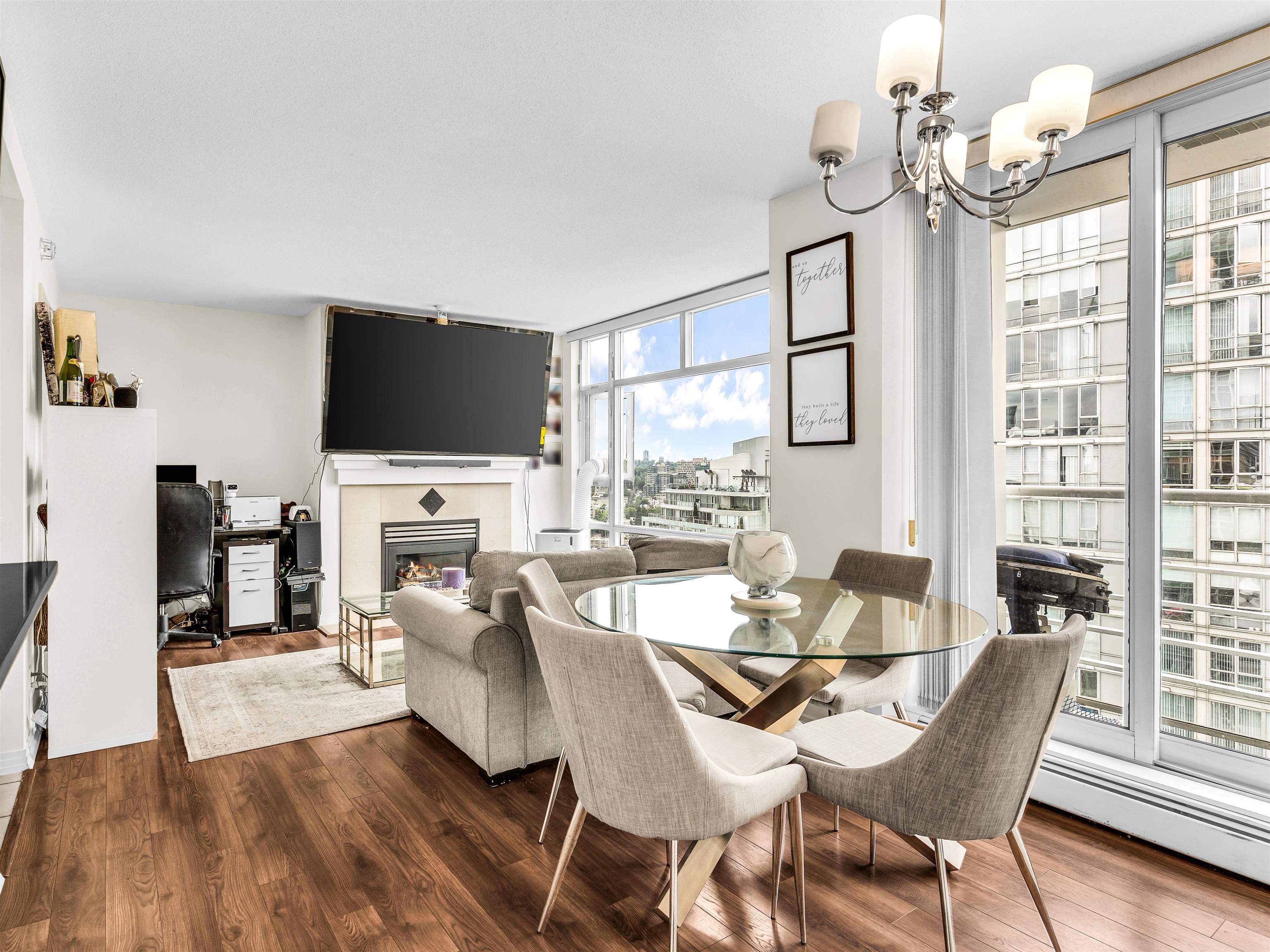 1199 Marinaside Crescent 2807