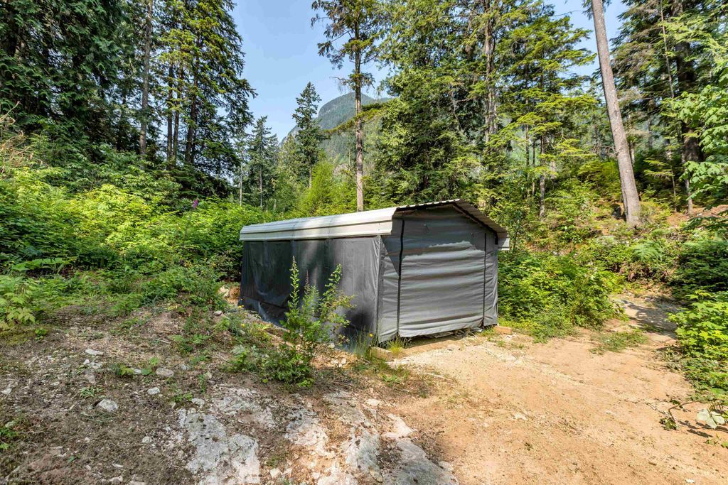 listing image 1101698069929400896