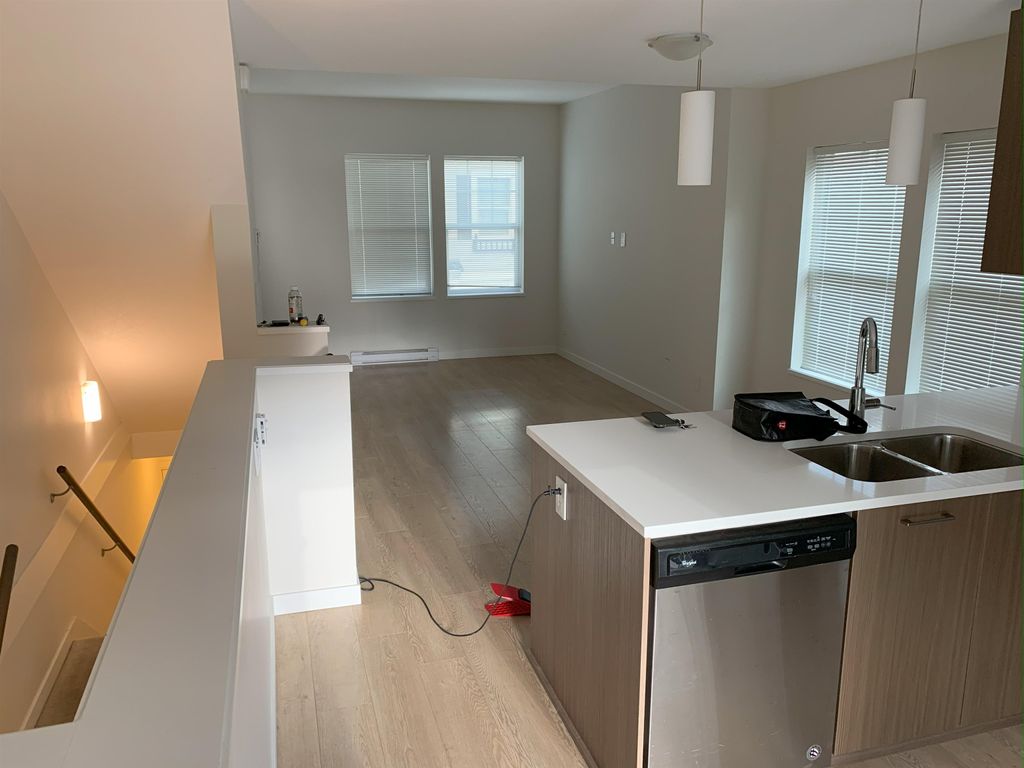 listing image 1104084234601412915