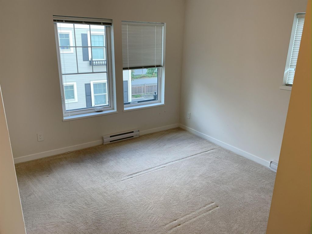 listing image 1104723817923359236