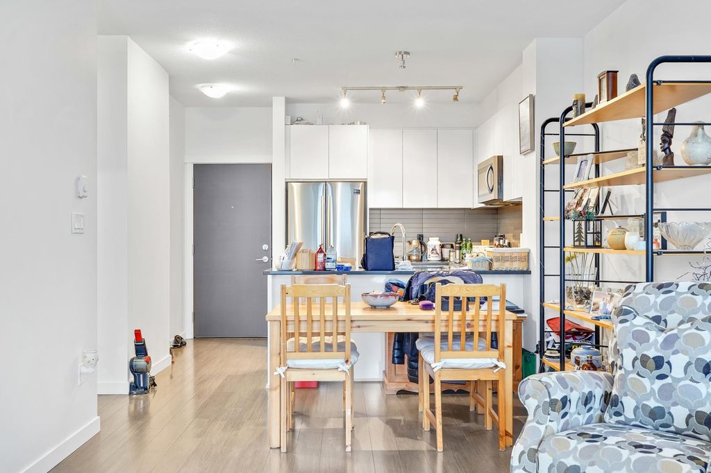 listing image 1104286498379228193