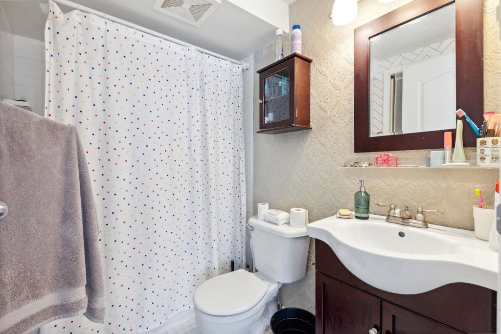 listing image 1101066133352096002