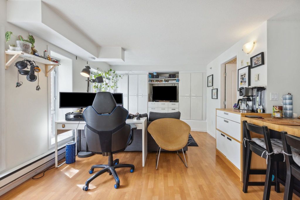 listing image 1100365086116309695