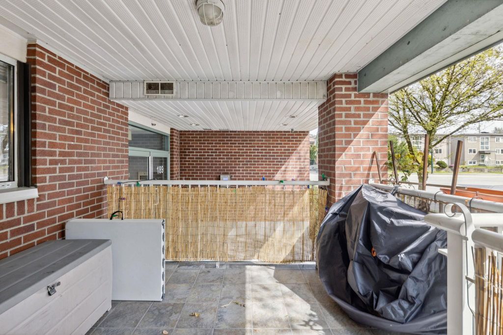listing image 1104286082404372975