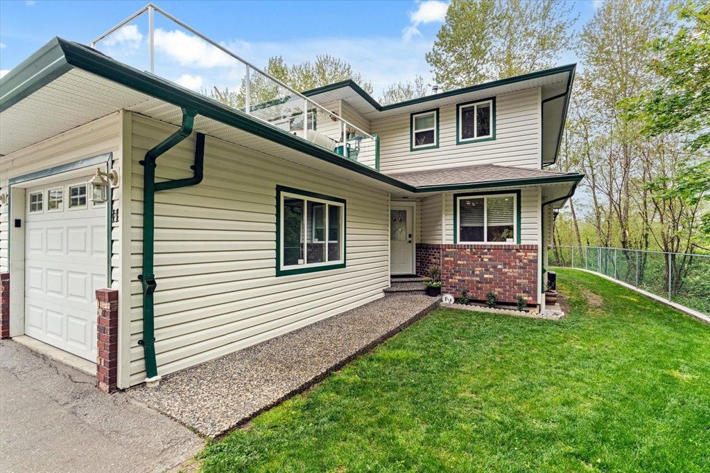 Photo of 34250 Hazelwood Avenue #11, Abbotsford, BC V2S 7L4 (MLS # R3115035)