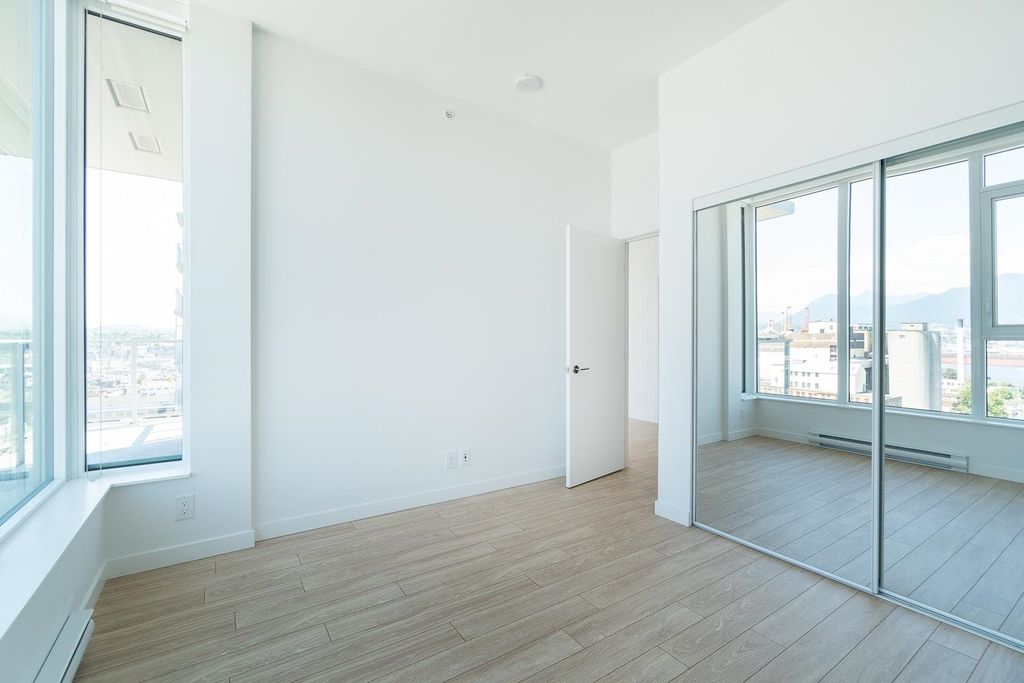 listing image 1108192395957120193