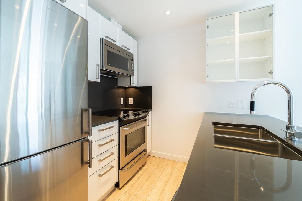 listing image 1107258257587965823