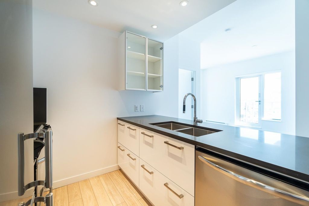 listing image 1103361855554618965