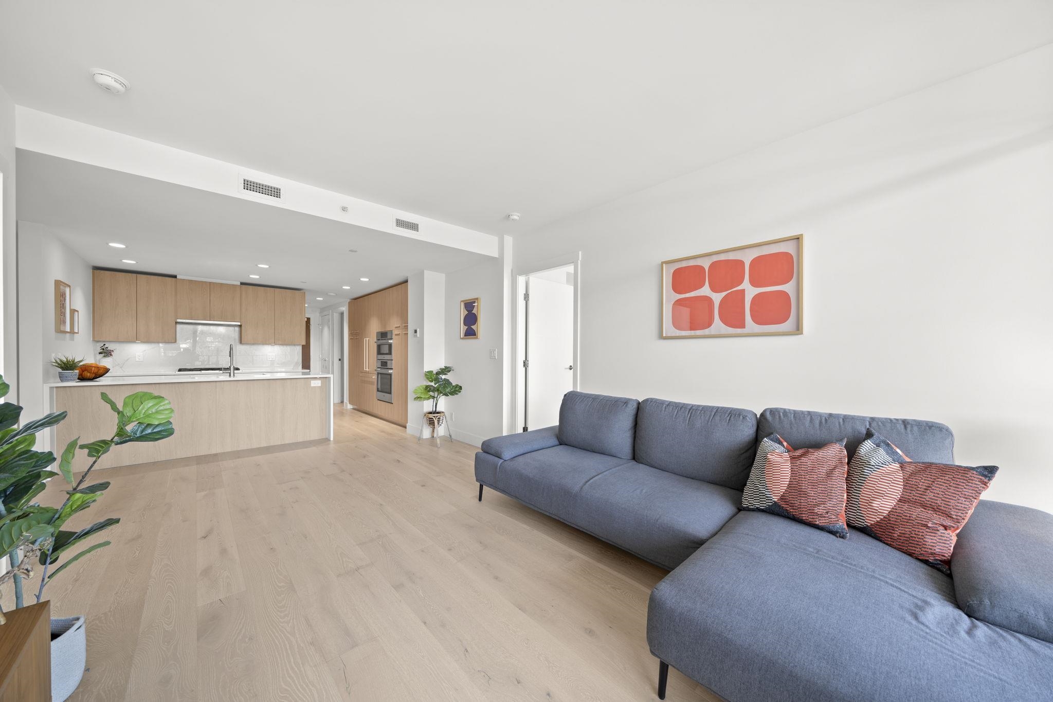 1210 E 27th Street 404