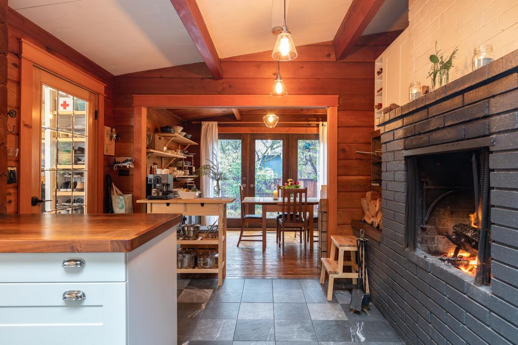 listing image 1100482393460418538